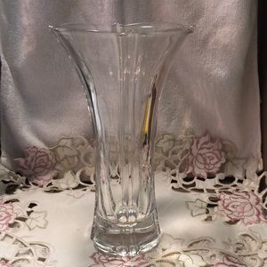 St George 24% Lead Crystal Venus 8.5” Vase